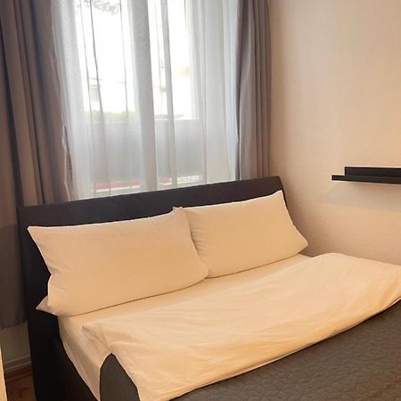 Ferienwohnung Im Stadtzentrum Von Bernau - Schoene Ferienwohnung Mit 1 1/2 Zimmern, Bad, Spuelmaschine, Waschmaschine, Komplette Kueche, Wlan Бернау-бай-Берлін Екстер'єр фото