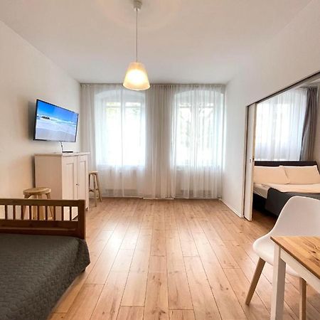 Ferienwohnung Im Stadtzentrum Von Bernau - Schoene Ferienwohnung Mit 1 1/2 Zimmern, Bad, Spuelmaschine, Waschmaschine, Komplette Kueche, Wlan Бернау-бай-Берлін Екстер'єр фото