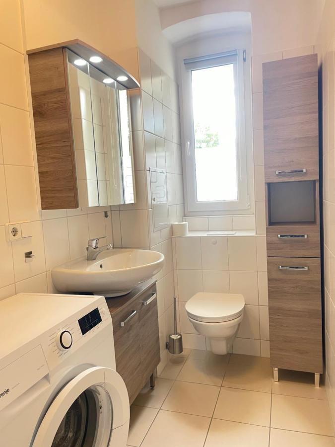 Ferienwohnung Im Stadtzentrum Von Bernau - Schoene Ferienwohnung Mit 1 1/2 Zimmern, Bad, Spuelmaschine, Waschmaschine, Komplette Kueche, Wlan Бернау-бай-Берлін Екстер'єр фото